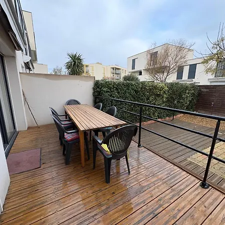 Del Apartment *